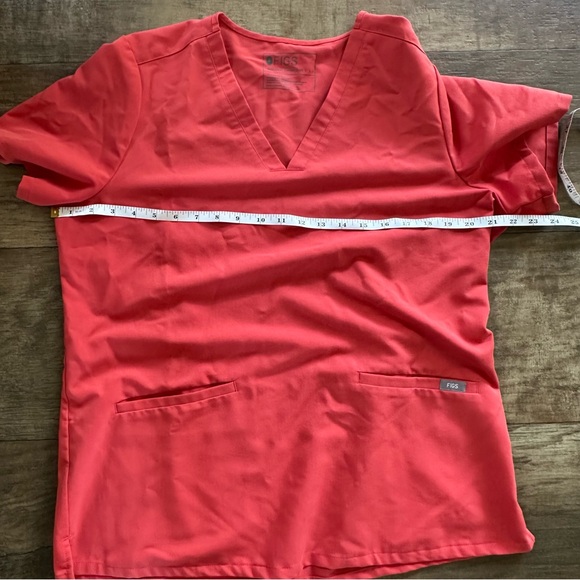 FIGS limited edition clay Large scrub set Kade pants and Kasma top like new - Picture 14 of 16